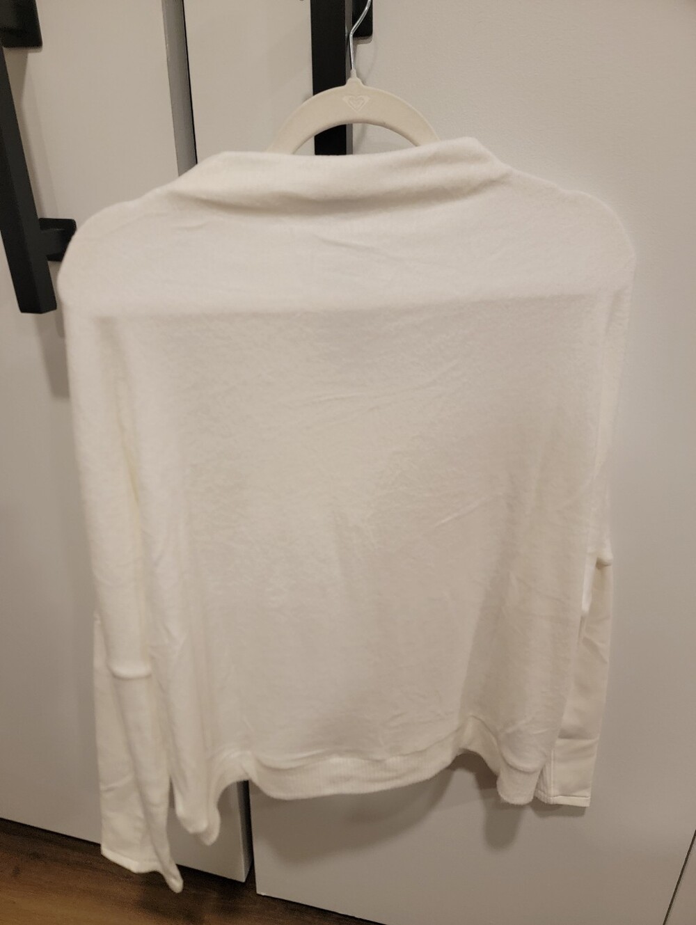Express Women's Cream Lightweight Pullover Sweatshirt